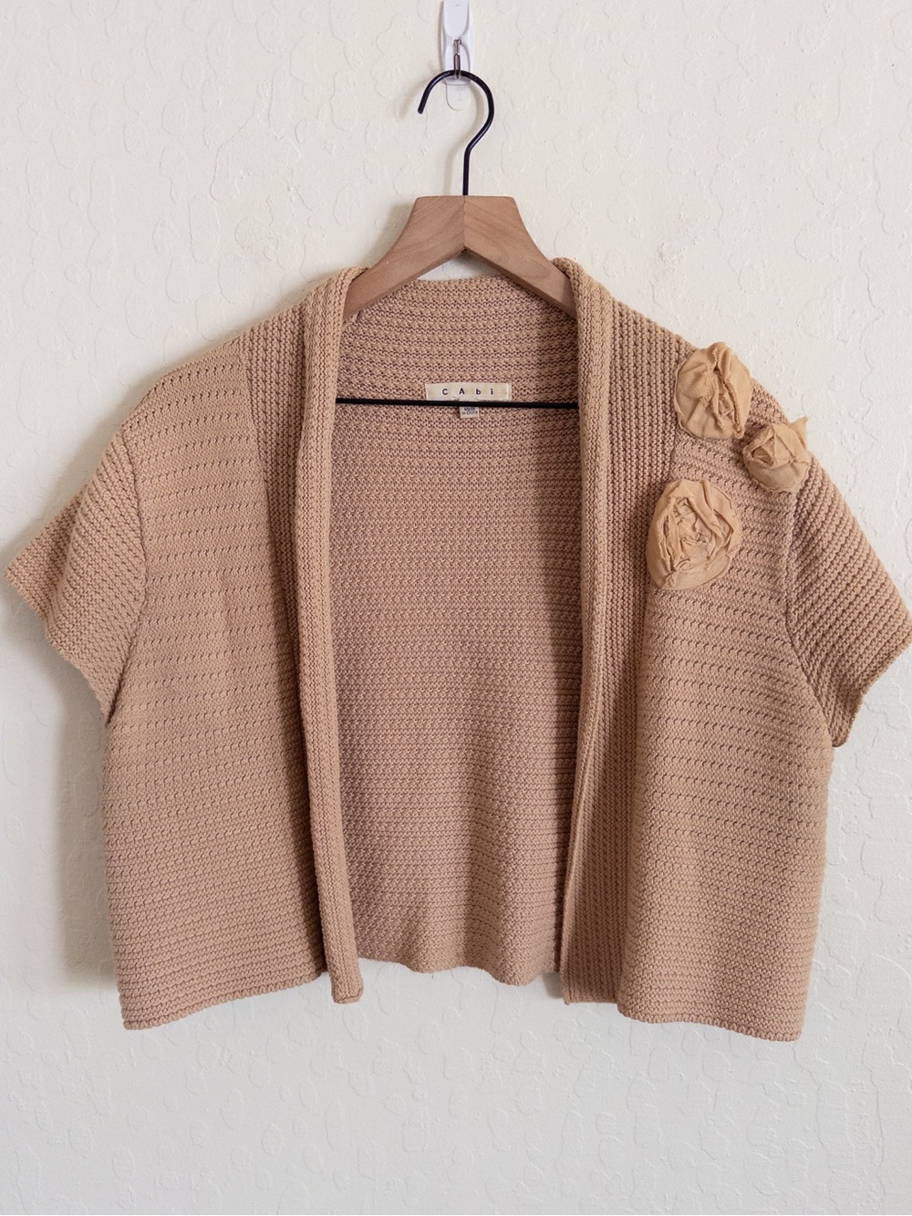 Vintage Cabi Twee Cropped Rosette Floral Shrug Cardigan Sweater Large Tan Bolero